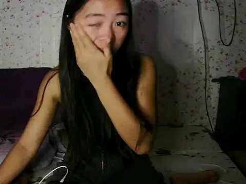 Snapshot of SweetMissPinay18 chatting on December 22, 11:35 pm SweetMissPinay18 online show from December 22, 11:35 pm