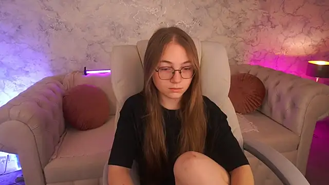 ArrinaWairr online show from October 27, 8:29 am