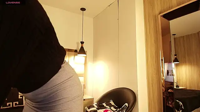 VidiaStons online show from March 6, 8:05 pm