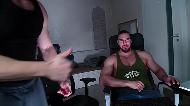 Snapshot of IvanHydee chatting on February 13, 5:47 am IvanHydee online show from February 13, 5:47 am