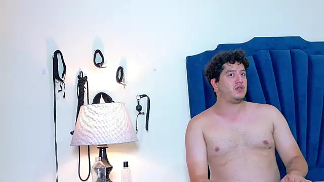 RoxyandAron2 online show from April 1, 1:41 pm