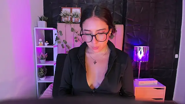 Bonnali lune online show from October 31, 2:40 pm