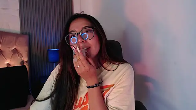 Bonnali lune online show from November 1, 10:01 pm