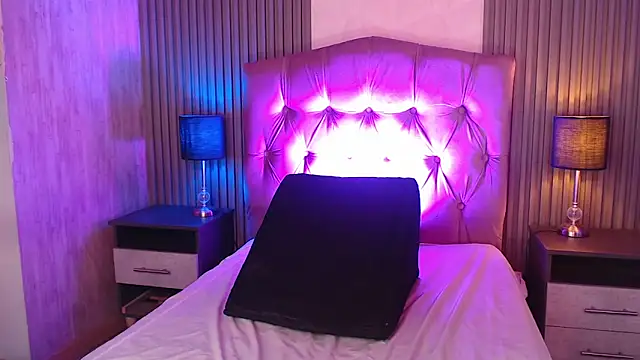 Bonnali lune online show from February 12, 7:42 pm