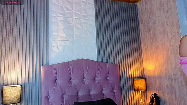 Snapshot of Bonnali_lune chatting on May 8, 4:40 am Bonnali lune online show from May 8, 4:40 am