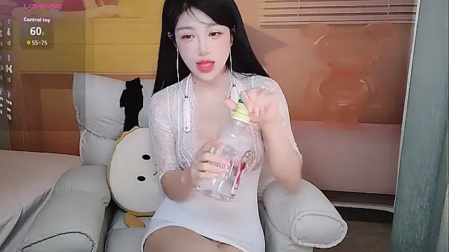 Coco--01 online show from April 11, 1:32 am