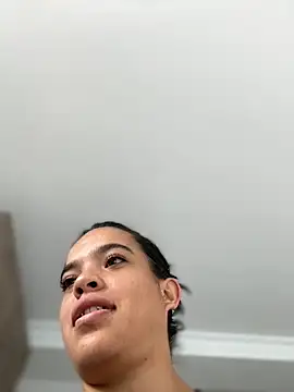 JuanitaMore01 online show from September 30, 8:25 pm