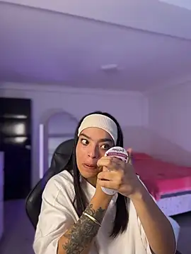 JuanitaMore01 online show from June 4, 10:27 pm