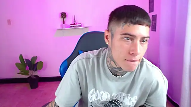 Snapshot of setthomas chatting on September 23, 1:58 pm setthomas online show from September 23, 1:58 pm