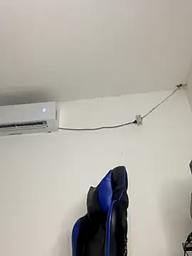 Rousevans  online show from December 4, 4:44 am