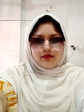 Snapshot of Nusrat-N chatting on June 8, 5:52 am Nusrat-N online show from June 8, 5:52 am