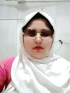 Snapshot of Nusrat-N chatting on June 23, 10:13 am Nusrat-N online show from June 23, 10:13 am