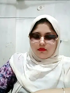 Snapshot of Nusrat-N chatting on July 12, 3:47 pm Nusrat-N online show from July 12, 3:47 pm