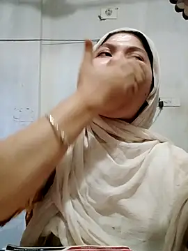 Snapshot of Nusrat-N chatting on July 14, 12:57 am Nusrat-N online show from July 14, 12:57 am