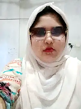 Snapshot of Nusrat-N chatting on July 21, 3:53 am Nusrat-N online show from July 21, 3:53 am
