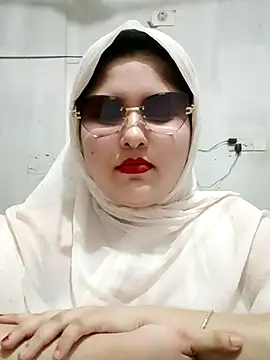 Snapshot of Nusrat-N chatting on July 22, 12:52 pm Nusrat-N online show from July 22, 12:52 pm