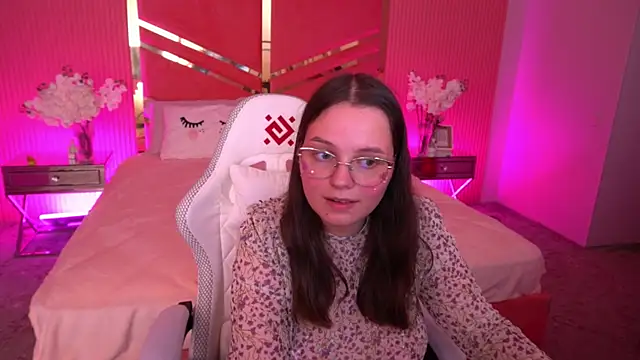 SophieDreamss online show from September 13, 7:57 pm