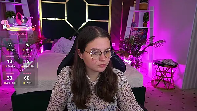 SophieDreamss online show from September 30, 2:00 pm