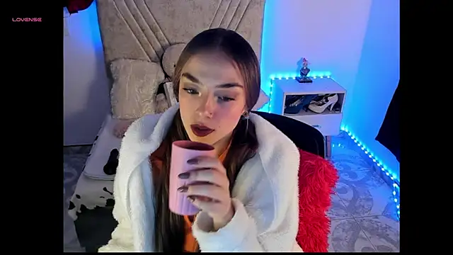 Snapshot of Mia_Victoria22 chatting on May 1, 3:33 am Mia Victoria22 online show from May 1, 3:33 am