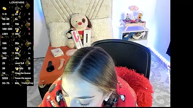 Snapshot of Mia_Victoria22 chatting on June 25, 2:44 am Mia Victoria22 online show from June 25, 2:44 am