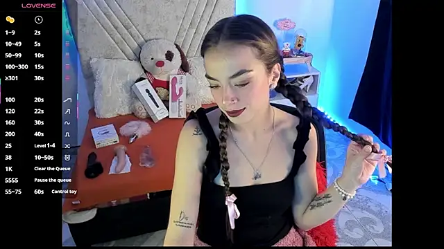 Snapshot of Mia_Victoria22 chatting on July 15, 6:02 pm Mia Victoria22 online show from July 15, 6:02 pm