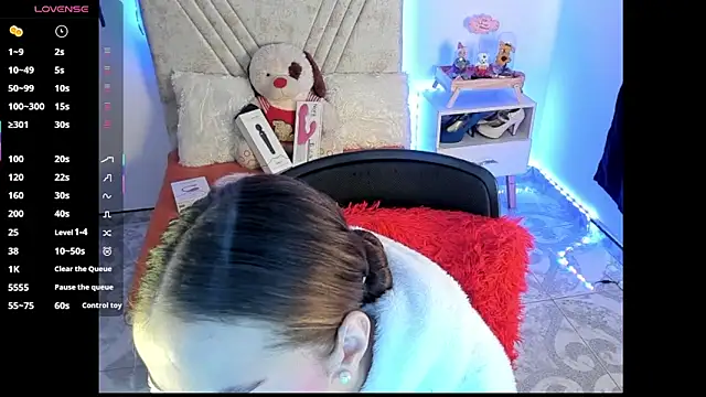 Snapshot of Mia_Victoria22 chatting on July 17, 4:34 pm Mia Victoria22 online show from July 17, 4:34 pm