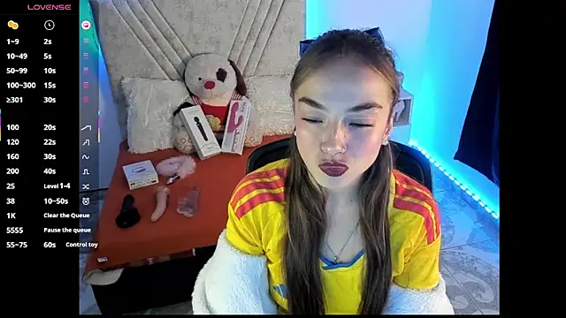 Snapshot of Mia_Victoria22 chatting on July 21, 2:25 am Mia Victoria22 online show from July 21, 2:25 am