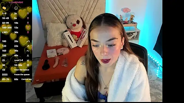 Snapshot of Mia_Victoria22 chatting on July 23, 2:20 am Mia Victoria22 online show from July 23, 2:20 am