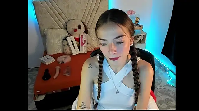 Snapshot of Mia_Victoria22 chatting on July 24, 2:20 am Mia Victoria22 online show from July 24, 2:20 am