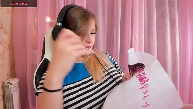 Snapshot of Anabel-Candy chatting on October 19, 6:30 pm Anabel-Candy online show from October 19, 6:30 pm