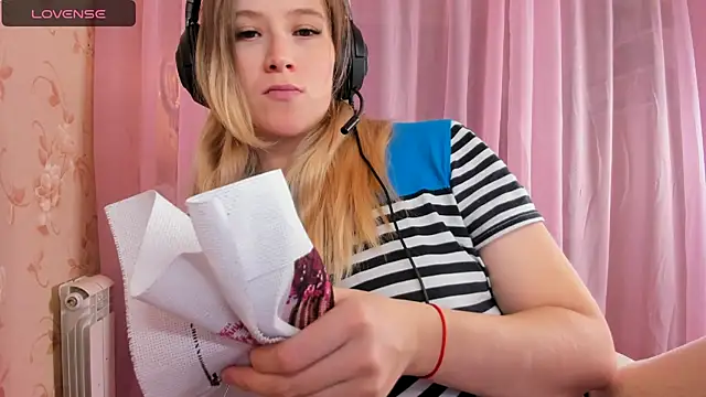 Snapshot of Anabel-Candy chatting on October 22, 6:35 am Anabel-Candy online show from October 22, 6:35 am