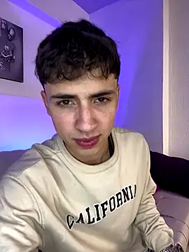 Snapshot of AdrianRinaldi chatting on September 15, 9:48 pm AdrianRinaldi online show from September 15, 9:48 pm