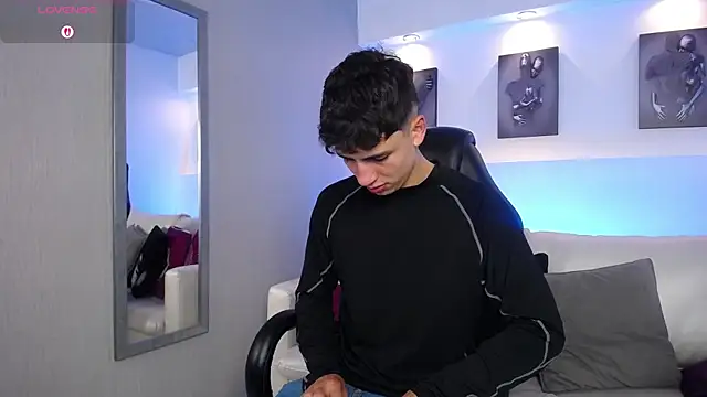 Snapshot of AdrianRinaldi chatting on September 22, 8:22 pm AdrianRinaldi online show from September 22, 8:22 pm