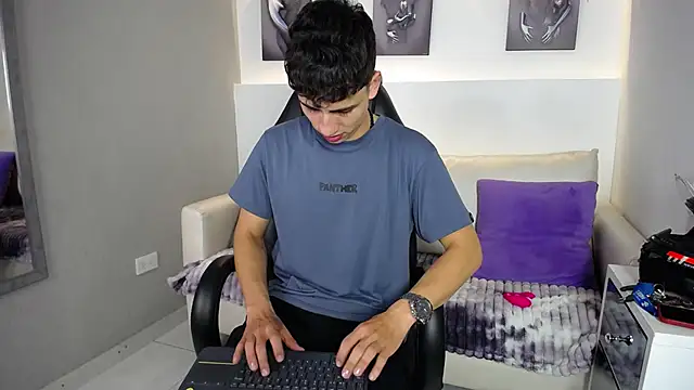 Snapshot of AdrianRinaldi chatting on October 15, 10:10 pm AdrianRinaldi online show from October 15, 10:10 pm