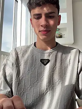 Snapshot of AdrianRinaldi chatting on October 20, 8:31 pm AdrianRinaldi online show from October 20, 8:31 pm