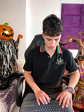 Snapshot of AdrianRinaldi chatting on October 31, 8:10 pm AdrianRinaldi online show from October 31, 8:10 pm