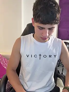 Snapshot of AdrianRinaldi chatting on November 13, 8:08 pm AdrianRinaldi online show from November 13, 8:08 pm