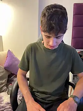 Snapshot of AdrianRinaldi chatting on November 25, 8:20 pm AdrianRinaldi online show from November 25, 8:20 pm