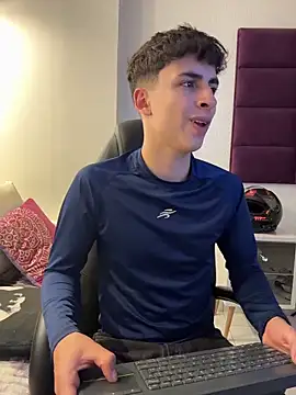 Snapshot of AdrianRinaldi chatting on November 29, 8:23 pm AdrianRinaldi online show from November 29, 8:23 pm