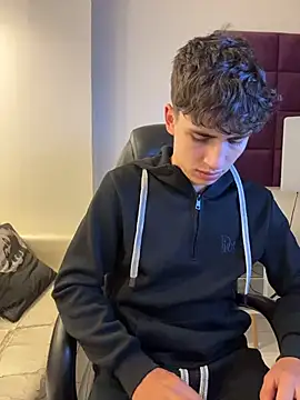 Snapshot of AdrianRinaldi chatting on December 5, 8:05 pm AdrianRinaldi online show from December 5, 8:05 pm