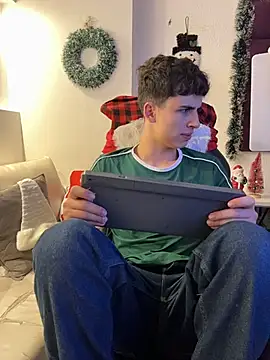 Snapshot of AdrianRinaldi chatting on December 17, 8:15 pm AdrianRinaldi online show from December 17, 8:15 pm