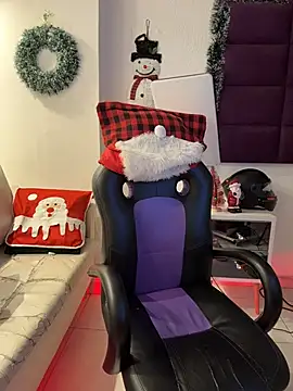 Snapshot of AdrianRinaldi chatting on December 18, 8:04 pm AdrianRinaldi online show from December 18, 8:04 pm