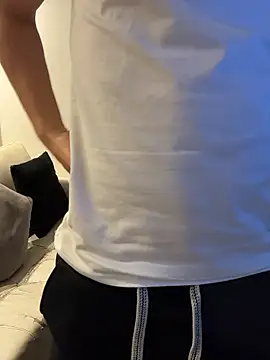 Snapshot of AdrianRinaldi chatting on January 5, 5:27 pm AdrianRinaldi online show from January 5, 5:27 pm