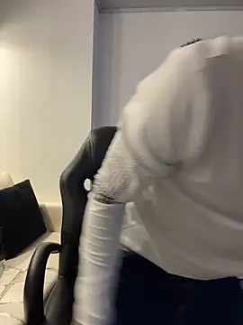 Snapshot of AdrianRinaldi chatting on January 6, 8:01 pm AdrianRinaldi online show from January 6, 8:01 pm