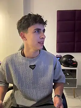 Snapshot of AdrianRinaldi chatting on January 11, 1:49 pm AdrianRinaldi online show from January 11, 1:49 pm