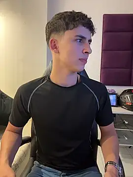 Snapshot of AdrianRinaldi chatting on January 15, 8:12 pm AdrianRinaldi online show from January 15, 8:12 pm