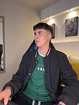 AdrianRinaldi online show from April 14, 8:04 pm