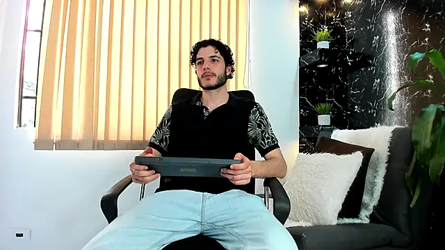 Rafael Mendezz online show from November 8, 8:51 pm