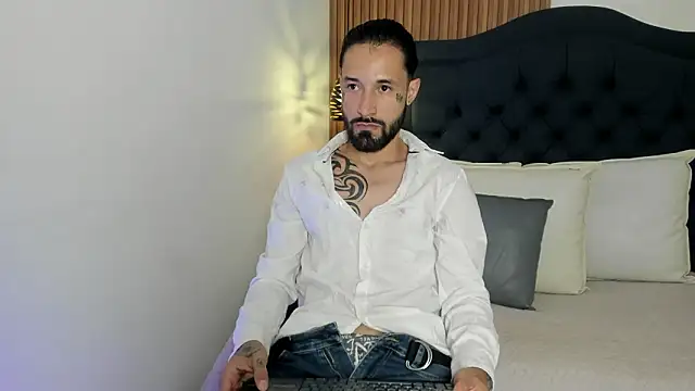 Hisoka 011 online show from February 5, 7:40 pm