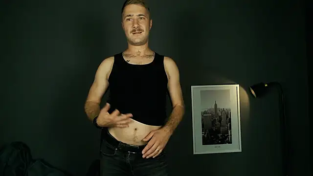 Snapshot of Mr_At_ chatting on September 18, 7:32 am Mr At  online show from September 18, 7:32 am